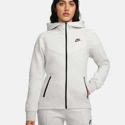 Nike Women’s Sportswear Tech Fleece Windrunner Full Zip, Size XS