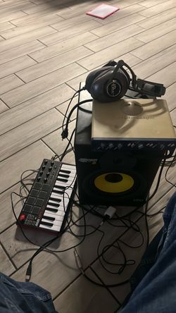 KRK Rokit 8 Studio Monitor with Extras
