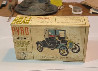 Vintage PYRO 1/32 Scale 1915 Model T Ford Couplet Model Kit