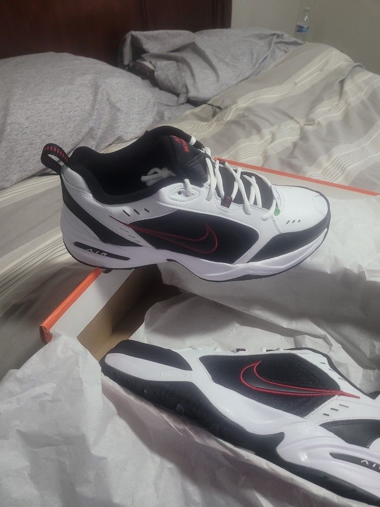 Nike Monarch 1V