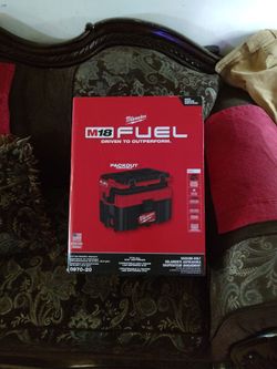 M18 Milwaukee 2.5 Gallon Wet/Dry Vacuum
