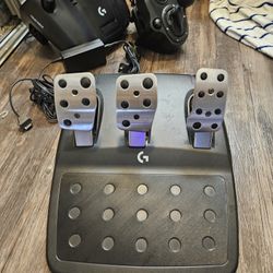 Logitech G923 Wheel + Pedals + Shifter PS5/PC