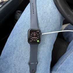 Apple Watch SE (GPS) (2nd Generation)