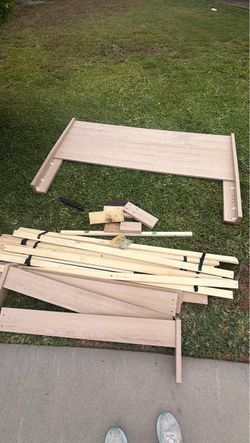 Bed frame (queen)
