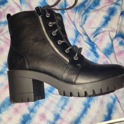 Boots Size 10 Women's Juniors Chunky Heal Combat Style 