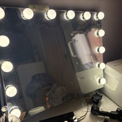 Hollywood Vanity Makeup Mirror 16x19