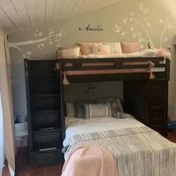 Bunk bed 