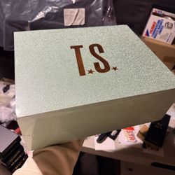 Taylor Swift Life Of A Show Girl Crewneck Sweatshirt Boxset