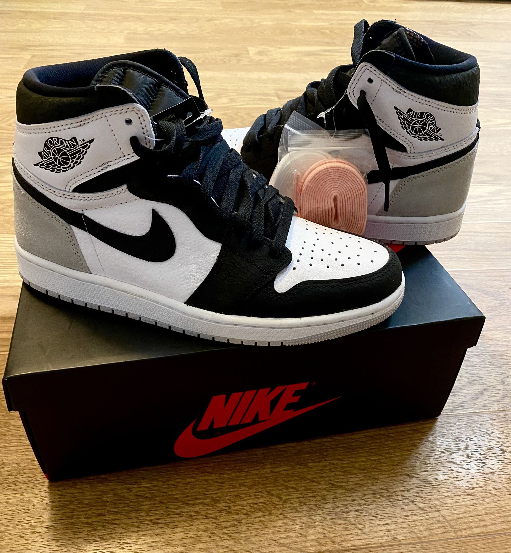 Air Jordan 1 Retro High OG Bleached Coral