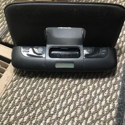 Memorex Clock Stereo Radio And Phone Charger And Amplifier 