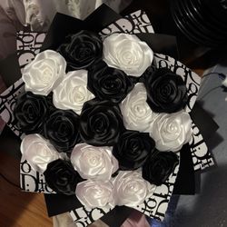 20 ct black & white ramo