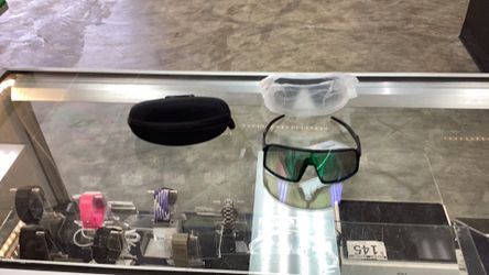Oakley sunglasses sutro with cases and extra lenses