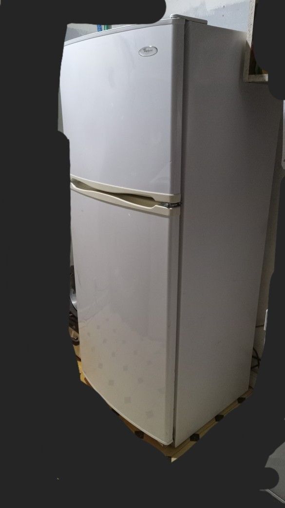 $85 MUST SELL>MOVING ASAP: Whirlpool Fridge BARLEY USED