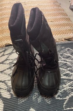 Yukon Women’s Snow Boots Size 8