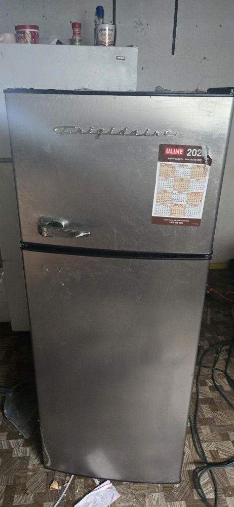 Black Mini Fridge 7.5 Cu. Ft
