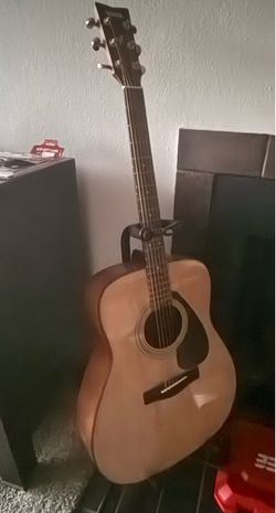 Yamaha Acoustic Guitar