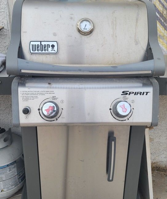 Used Gas Grill Everything Works Propane Tank Included for Sale in Las