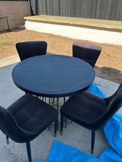Round Dining Table with 4 Chairs