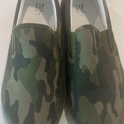 Brand new size 3 boys camo slip on shoes
