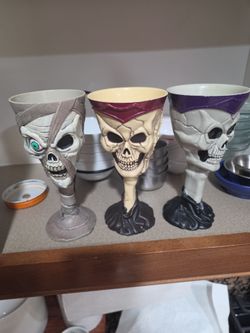 3 hard plastic halloween cups