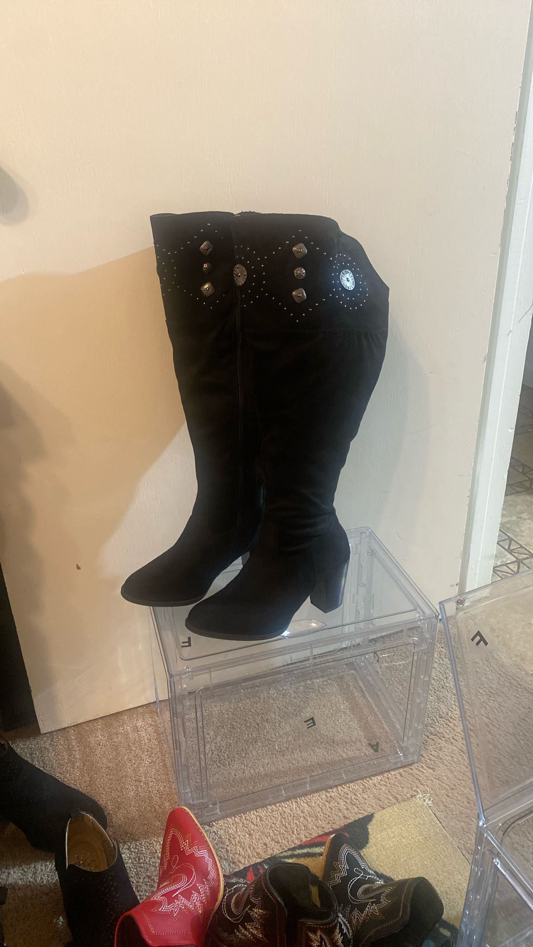 Boots Women’s Sz 8w Black Over The Knee