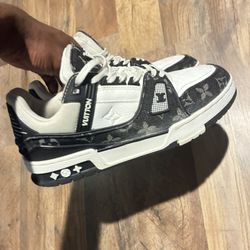 Louis Vuitton LV Trainer size 8