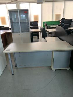 Modern new desk l shape 60”x60”