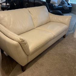White Leather Couch “best Offer”