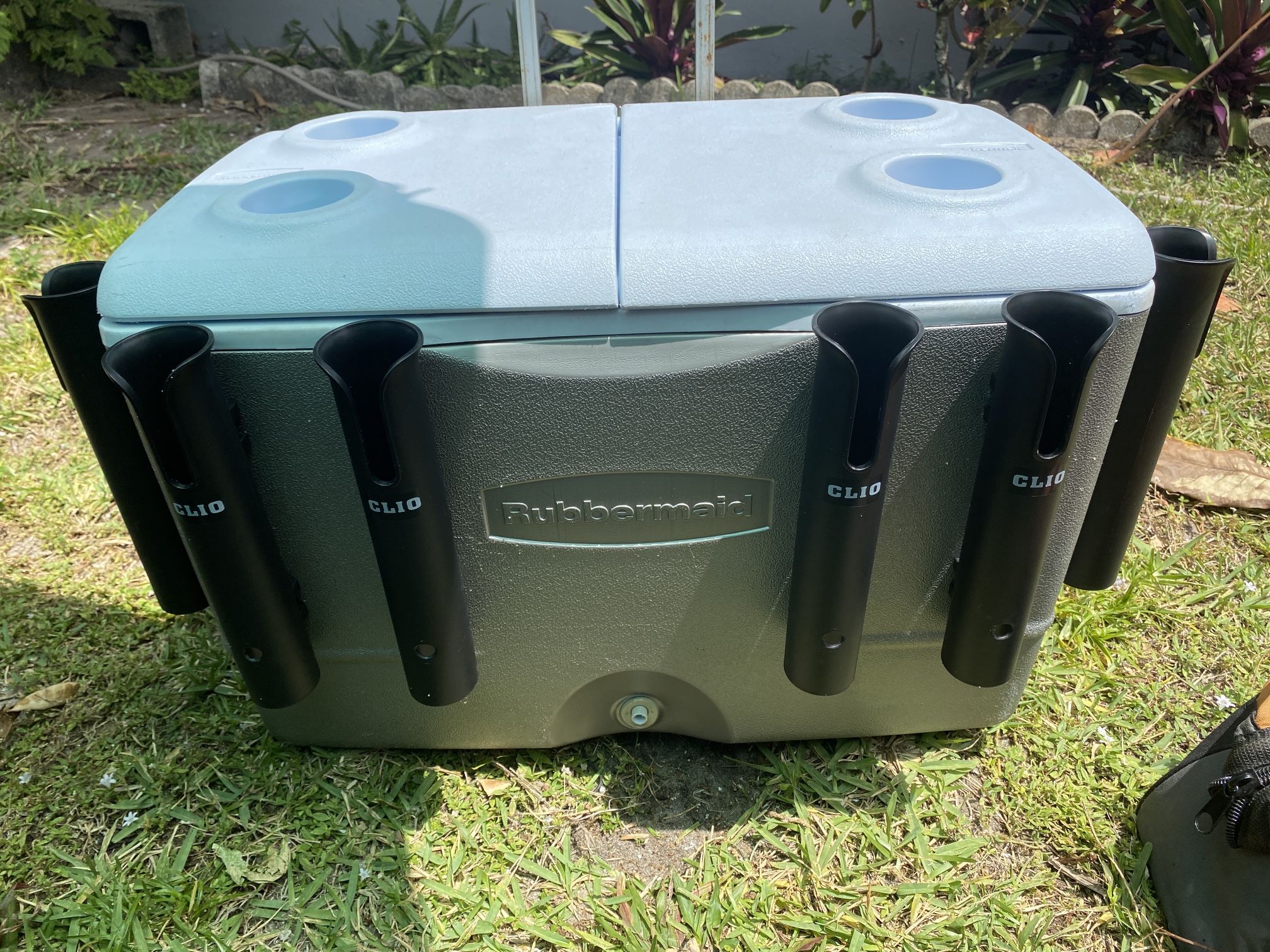 Rubbermaid Fishing Cooler With Rod Holders No Rods Included 