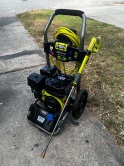 3300 PSI 2.4 GPM Cold Water Gas Pressure Washer with 212cc Engine is like new condition  250$ firm no Ofers !!!