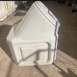 Dog food container 