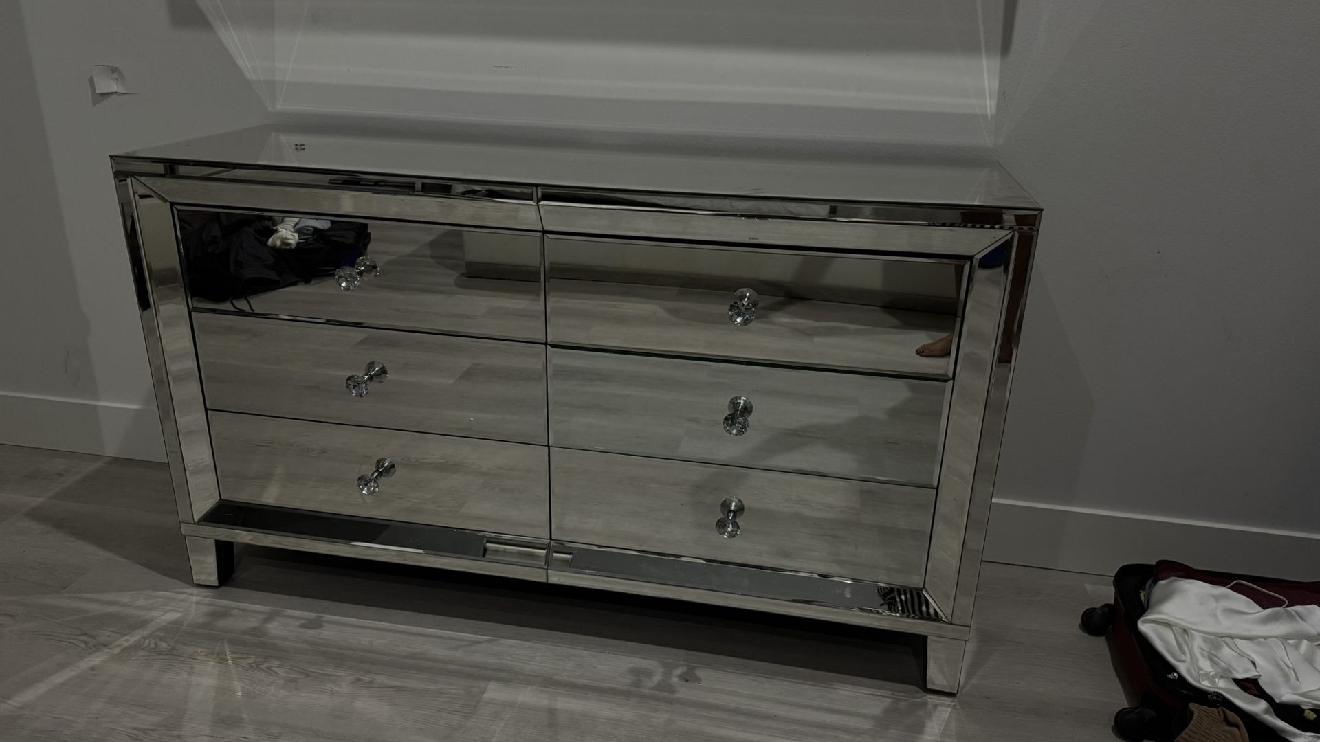 Mirrored 6-Drawer Dresser with Crystal Handles