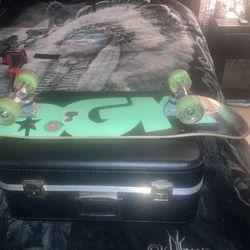 DHK Skate Board With Light Up Wheels
