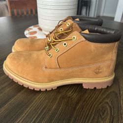 NEVER WORN Timberland Men’s 6-Inch Premium Waterproof Boots – Wheat (Size 11M LOW ANKLE)