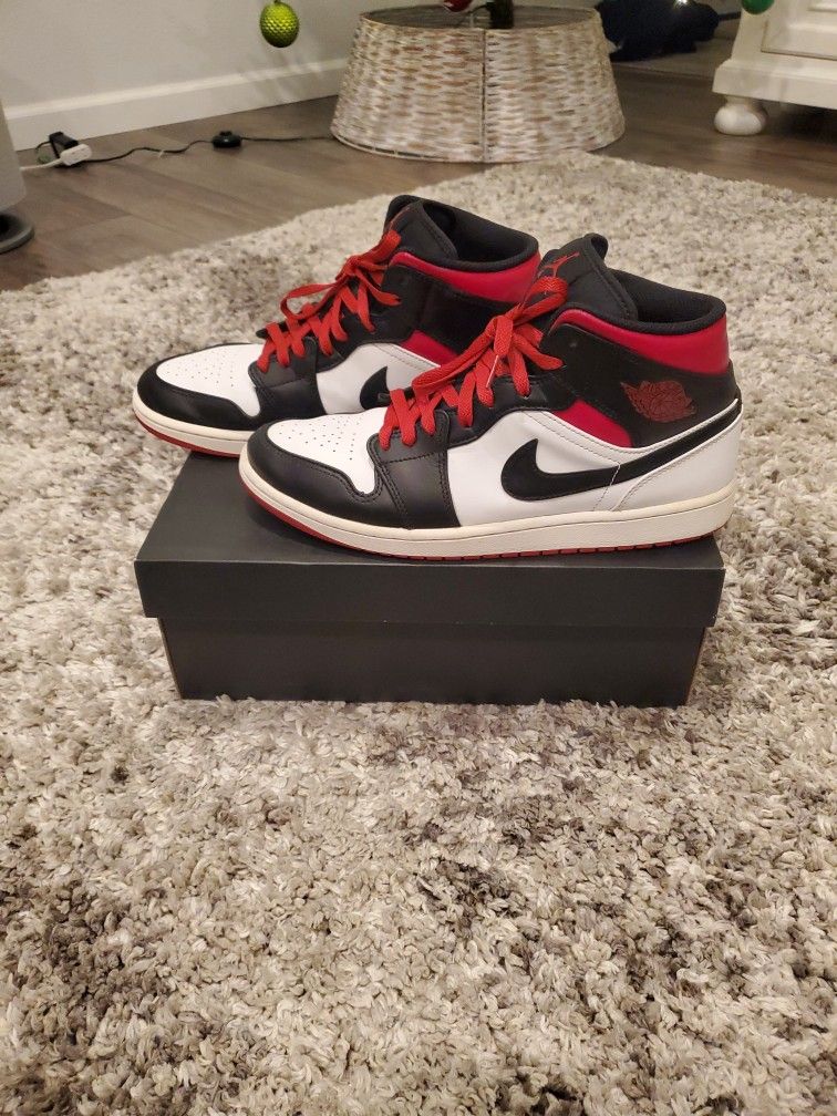 AIR JORDAN 1 MID