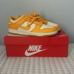 Jordan Gold Dunks 