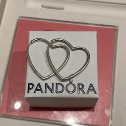 Pandora Pendientes de aro asimétricos con forma de corazón Plata de ley
