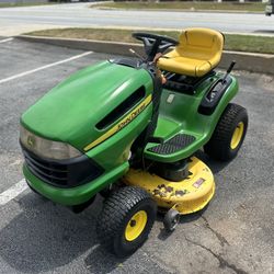 John Deere riding lawnmower, 42 inch