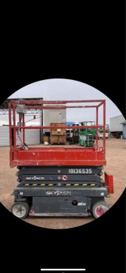 2014 skyjack scissor lift
