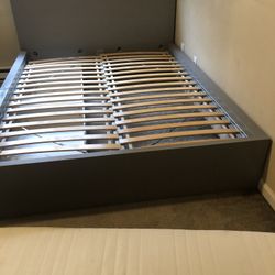 Queen Bed With 2 Drawer