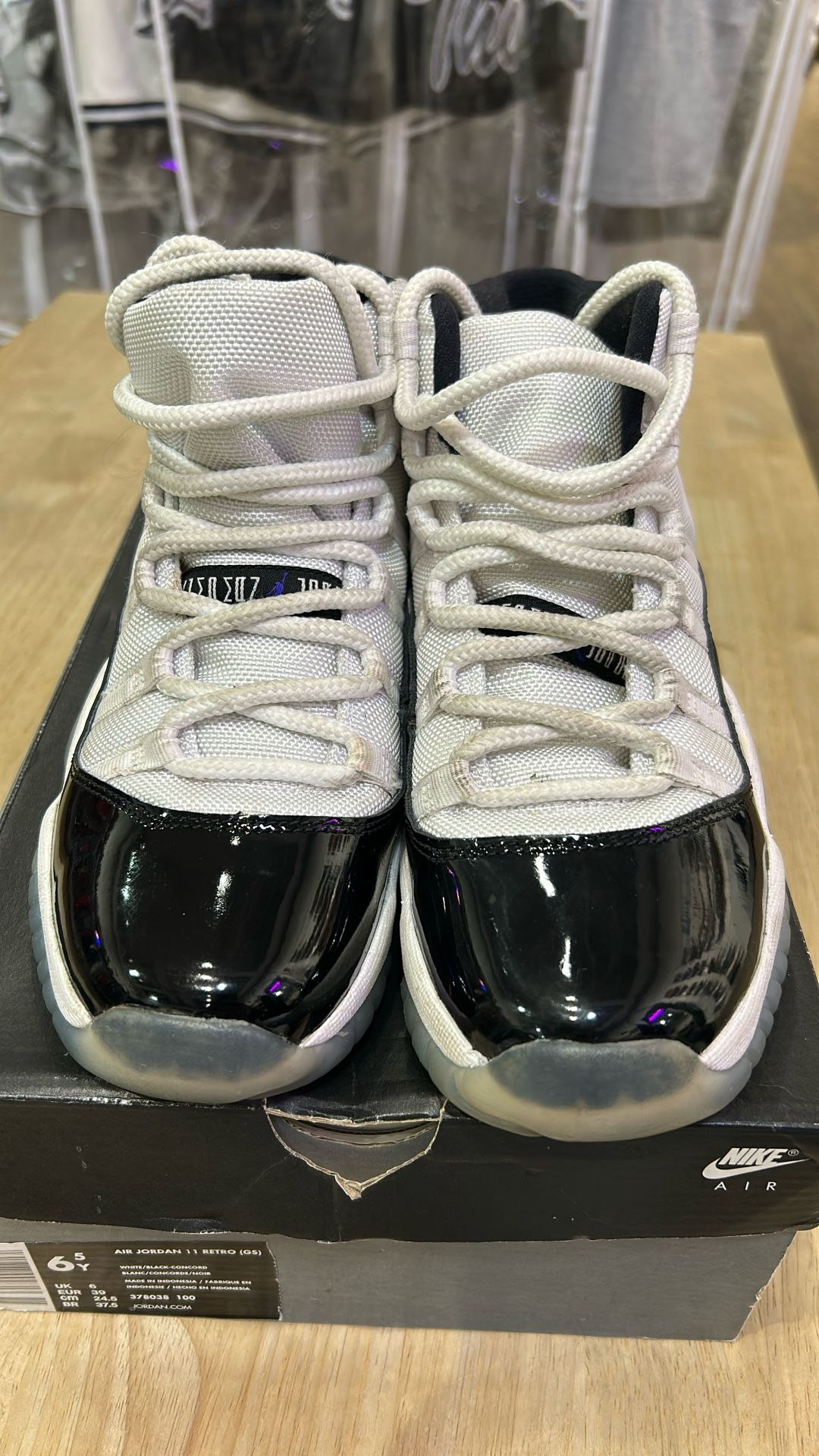 USED, OG BOX, 8/10, JORDAN 11 CONCORDS, 6.5Y