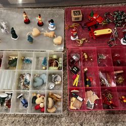 Large lot of Christmas crafts & miniatures 