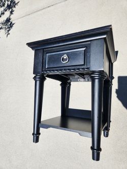end table
with drawer
19x19x23H"
$10