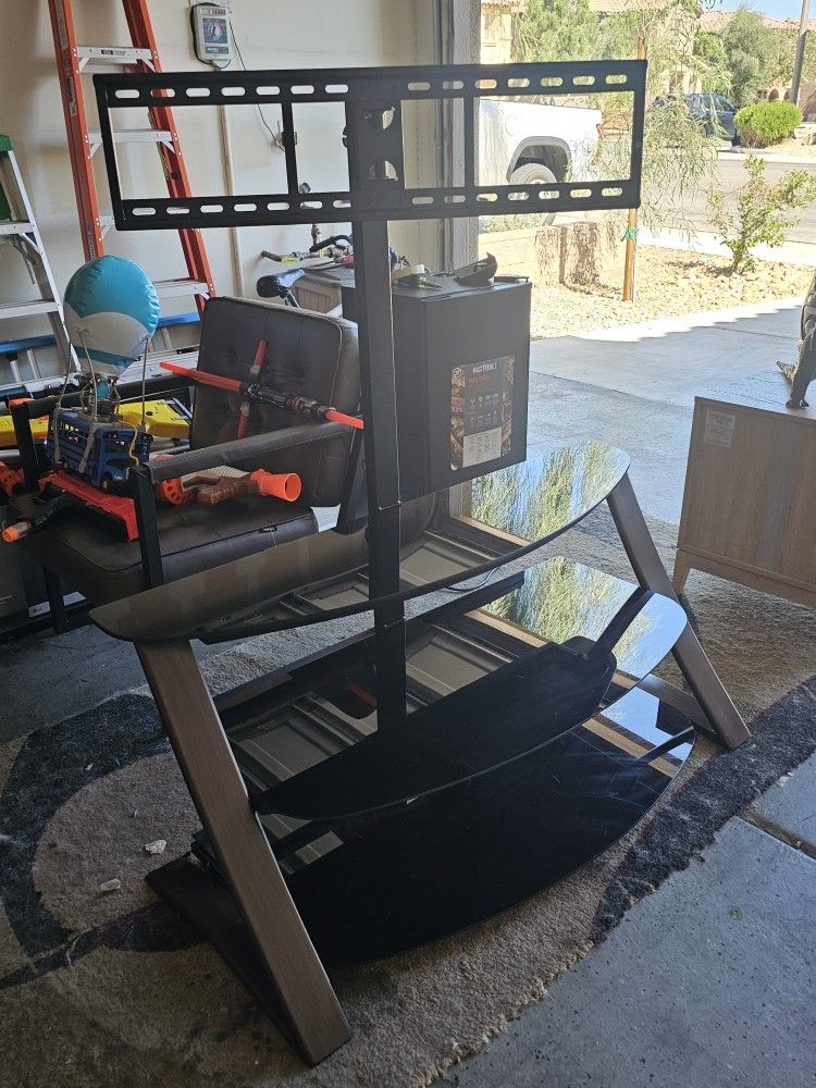 Entertainment Center With Rotating Mount For Bracketed TV