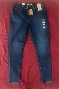 Women’s Levi Jeans 