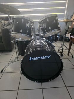 Ludwig BackBeat Complete 5-Piece Drum Set – Black Sparkle – Excellent Condition