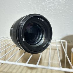 Sony 85mm F/1.8   Prime Camera Lens  