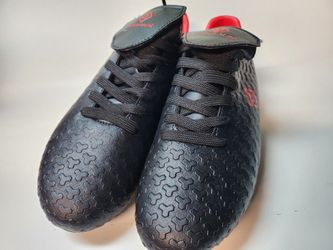 soccer shoes Dream Pair size 8.5
