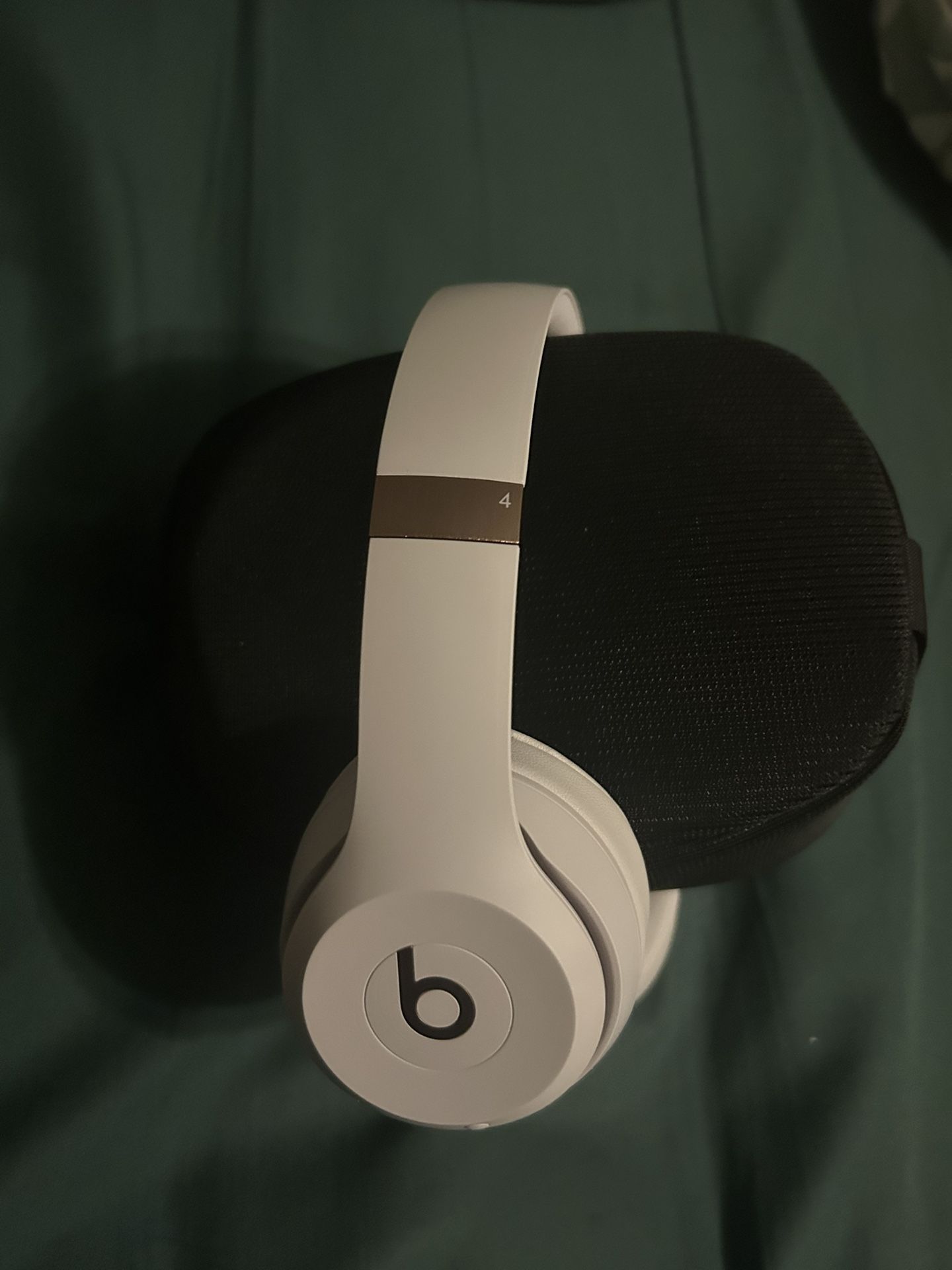 Cloud Pink Beats Solo 4