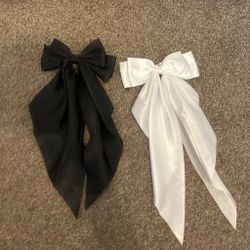 black and white bow rarely worn